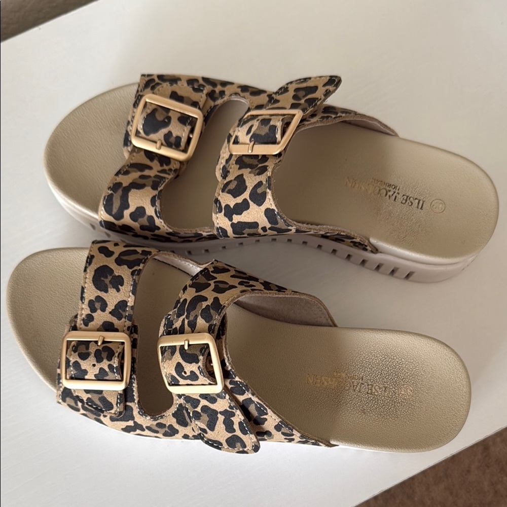 Ilse Jacobsen Tan and Black Sandals with Chic Slide Design